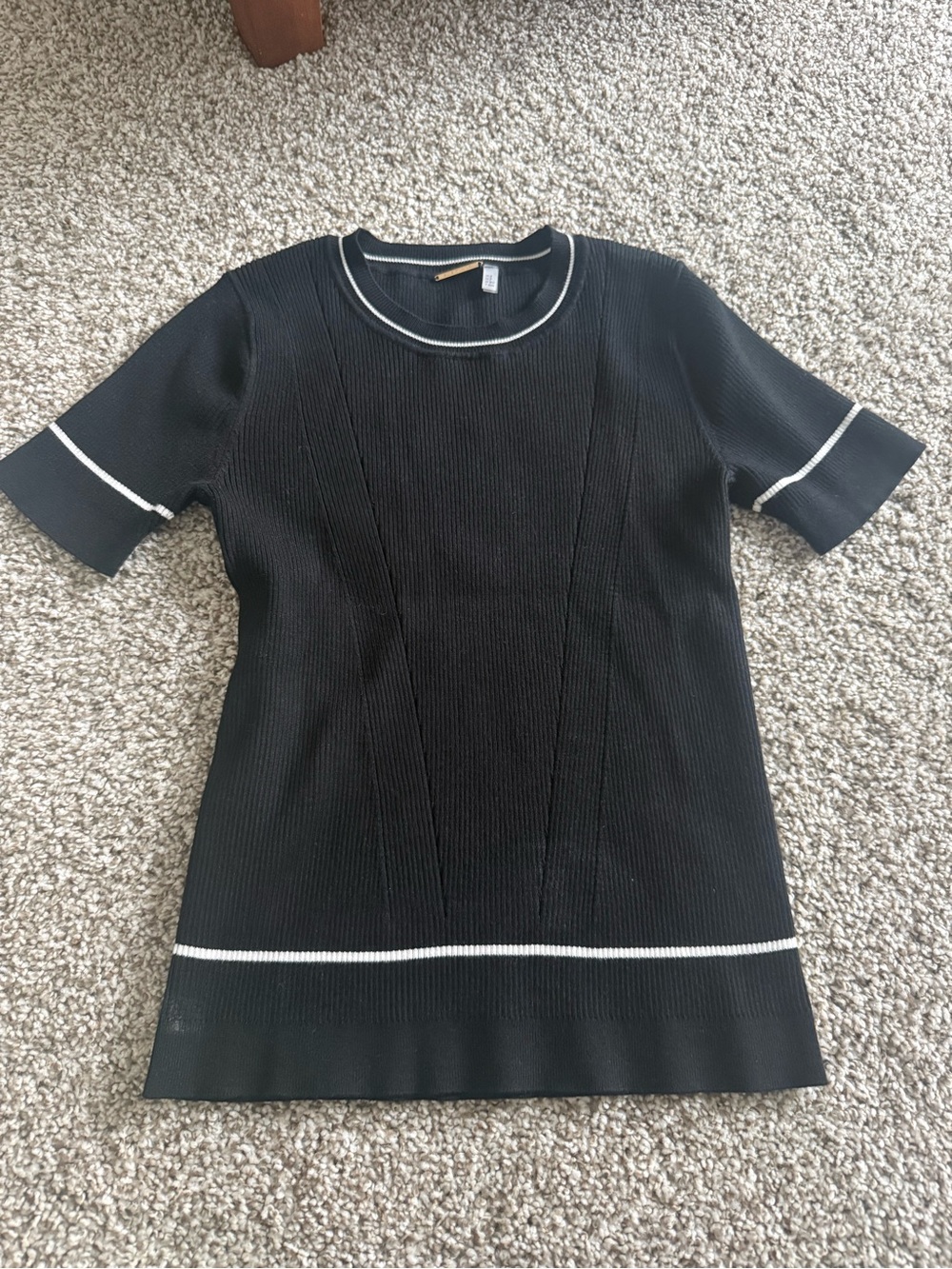 Elie Tahari Black Short-Sleeve Knit Top with White Trim Accents